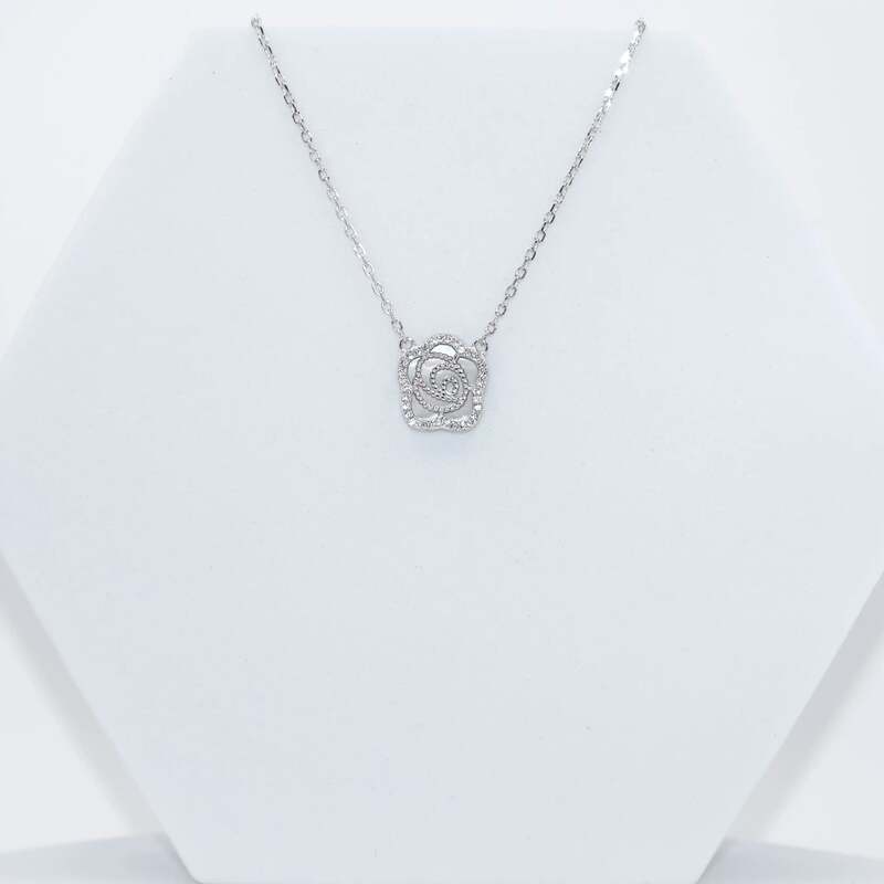 92.50 silver rose pendent with chain
