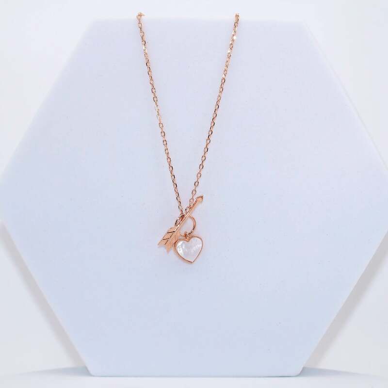 92.50 rose gold Harteen with Arrow pendent with chain