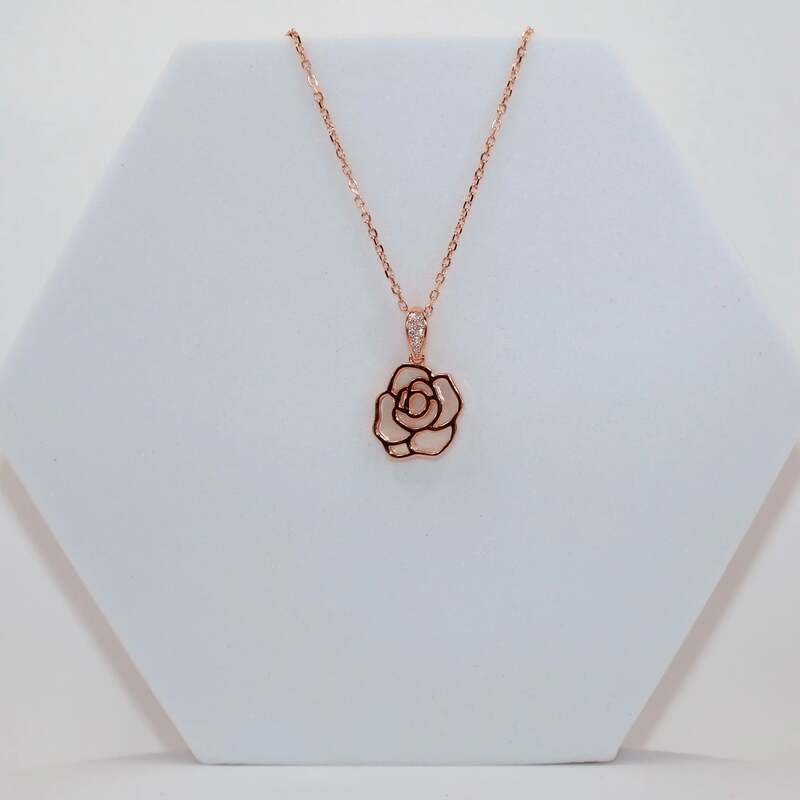 92.50 Rose gold rose Flower pendent with chain