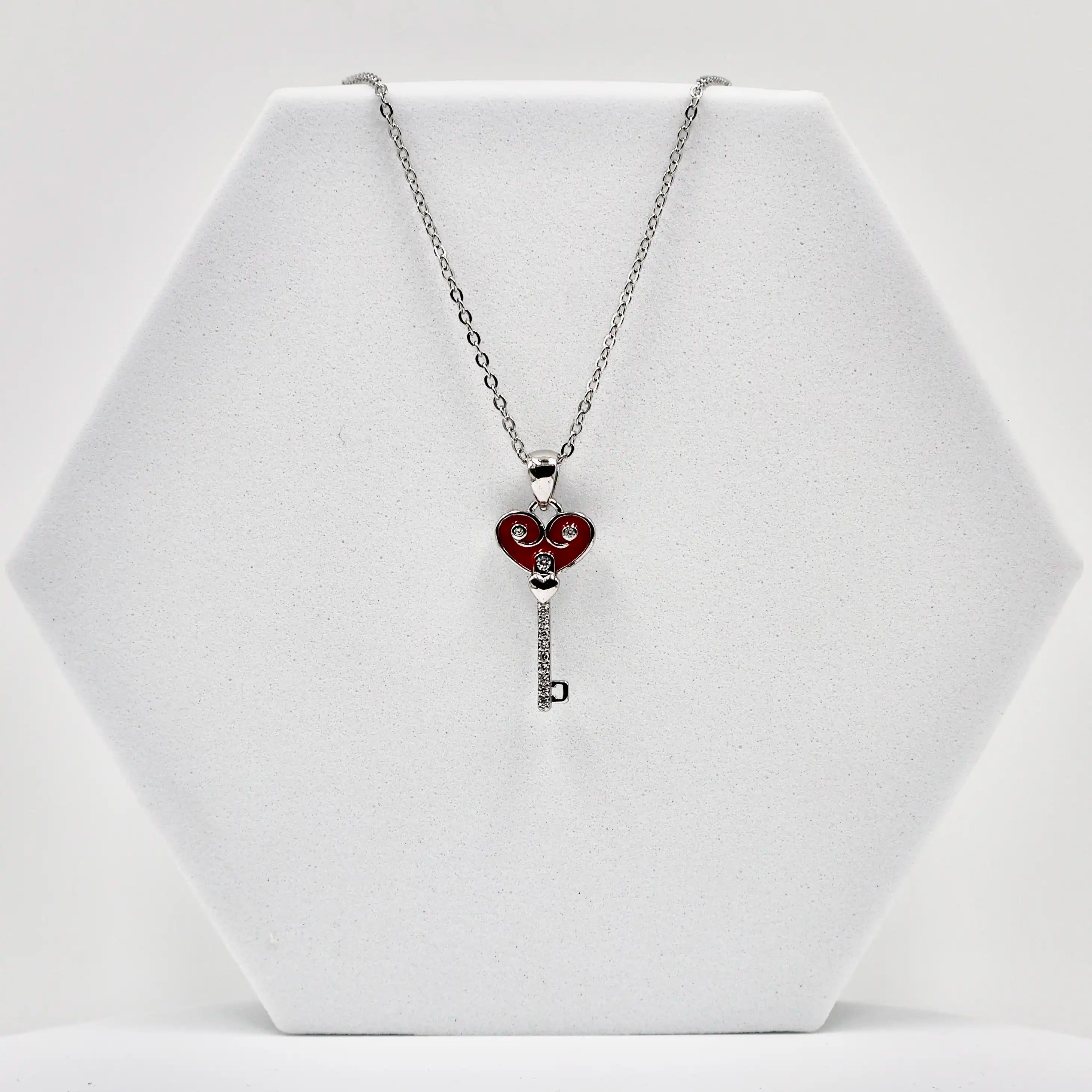 92.50 silver red heart Key Pendent with chain