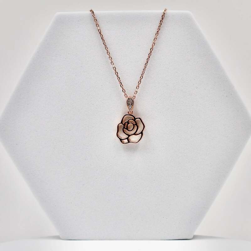 92.50 Rose gold rose Flower pendent with chain