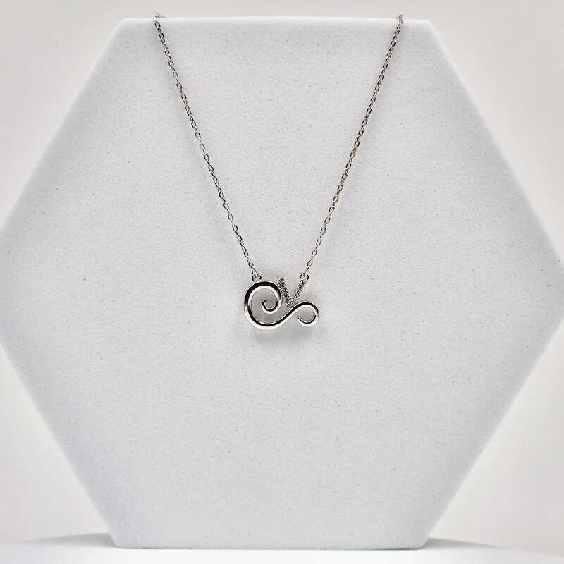 92.50 Silver Alphabet V pendent with SPRIAL DESINE Chain