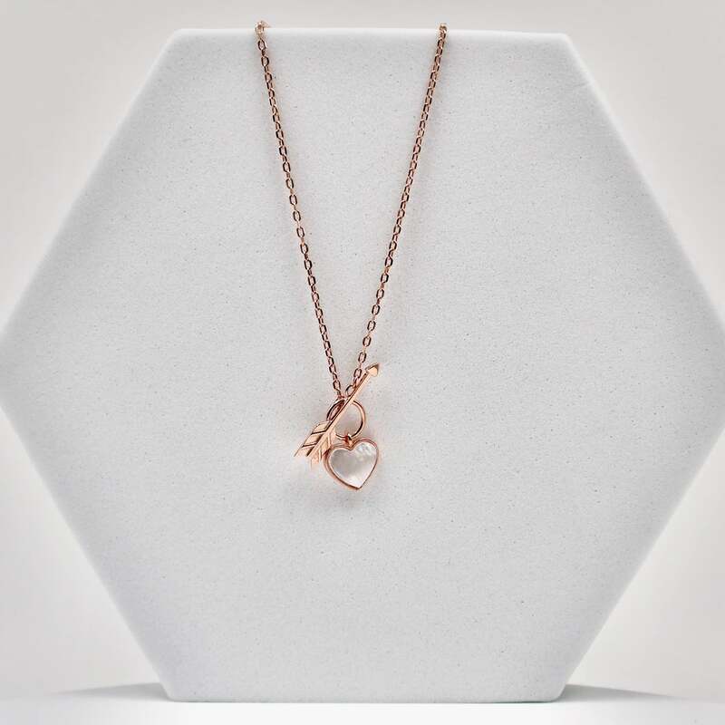 92.50 rose gold Harteen with Arrow pendent with chain