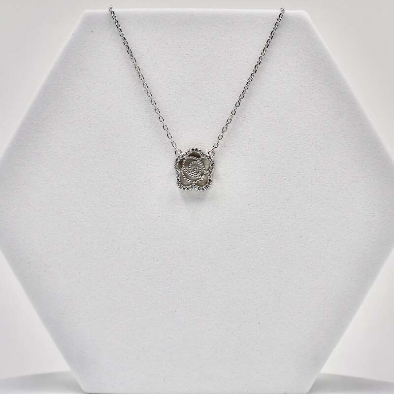92.50 silver rose pendent with chain