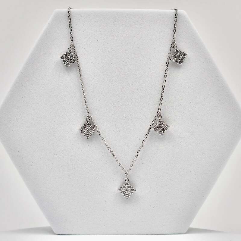 92.50 rose gold mini neckless with 5 dimond hangings
