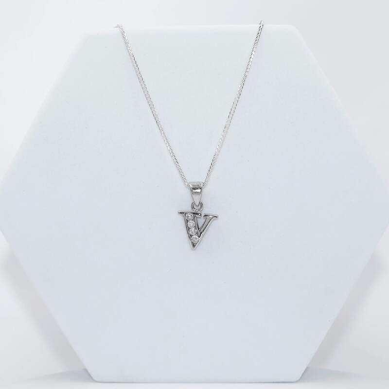 Silver Alphabet V pendent with Chain