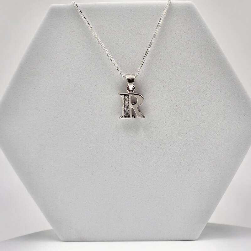 Silver Alphabet R pendent with Chain
