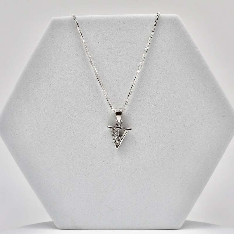 Silver Alphabet V pendent with Chain