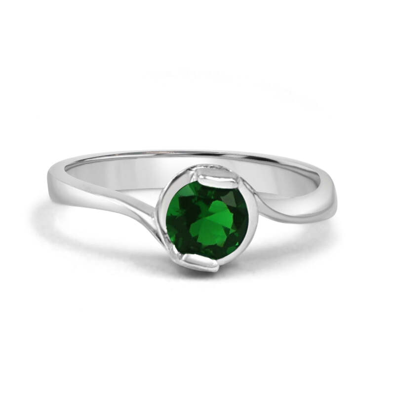92.50 Green Diamond Ring For Women