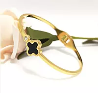 STAINLESS STEEL GOLD-PLATED BANGLE-STYLE ANTI TARNISH CLOVER BRACELET - GOLD