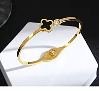 STAINLESS STEEL GOLD-PLATED BANGLE-STYLE ANTI TARNISH CLOVER BRACELET - GOLD