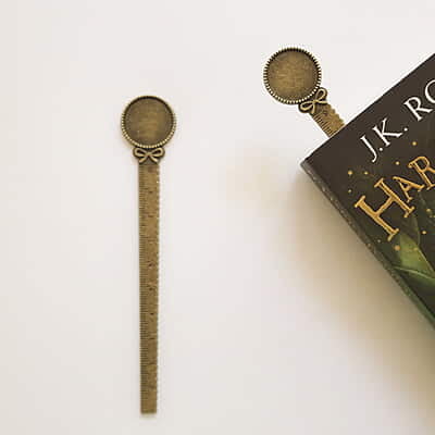 Antique Bronze Book Mark Modal 111 Antique Bronze Book Mark Modal 111