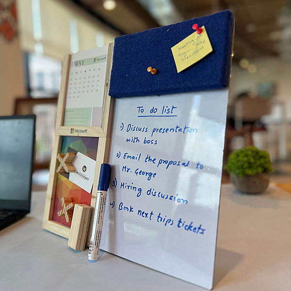 Flip Calendar & Stationary Holder