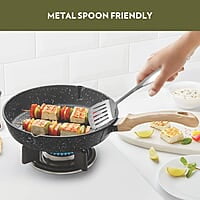 Borosil Vajra Die-Cast Non-Stick Aluminium Round Grill Fry Pan, Frying Pan with Ridges, Black with Wood-Finish Handles, 240 mm Wide, 5 mm Thick