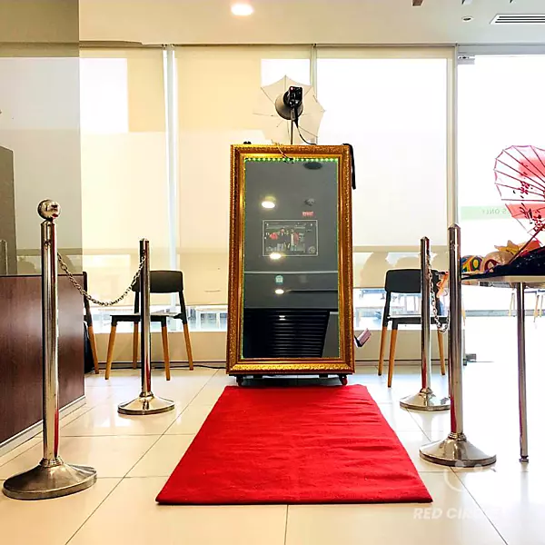 Mirror - Digital QR Video Booth
