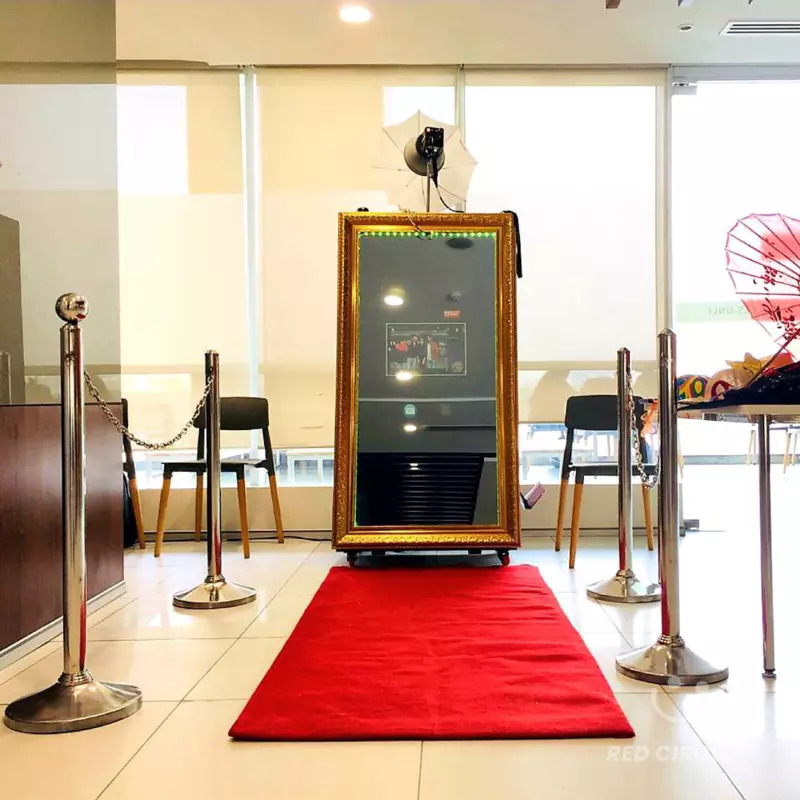 Mirror - Digital QR Video Booth