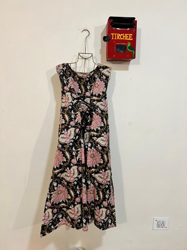 Saira's A-line Dress With a Back Tie - Black & flowers