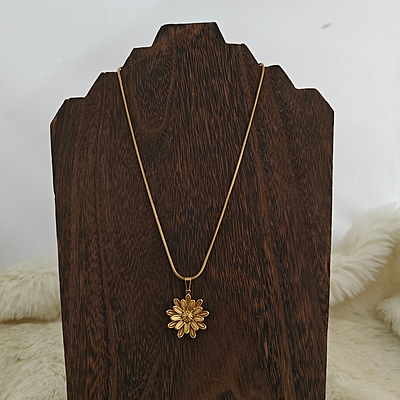 Gold Daisy Flower Pendant Necklace