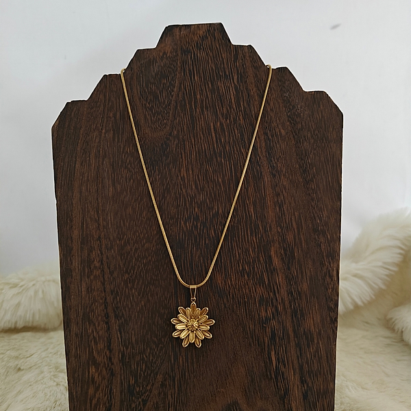 Gold Daisy Flower Pendant Necklace