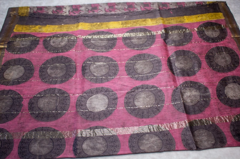 Maheswari Silk - Grey-brown saree with Pink Animal Print