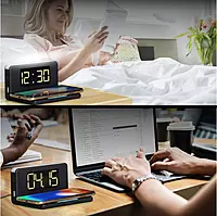 Portronics Freedom 4 – A versatile 3-in-1 device featuring a wireless charger, digital clock, and LED lamp. Perfect for bedside use, it combines functionality with modern design for convenience.
