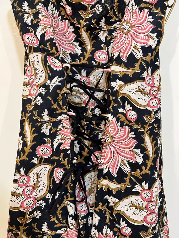 Saira's A-line Dress With a Back Tie - Black & flowers