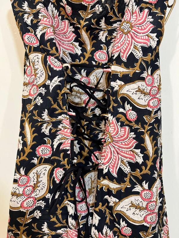 Saira's A-line Dress With a Back Tie - Black & flowers