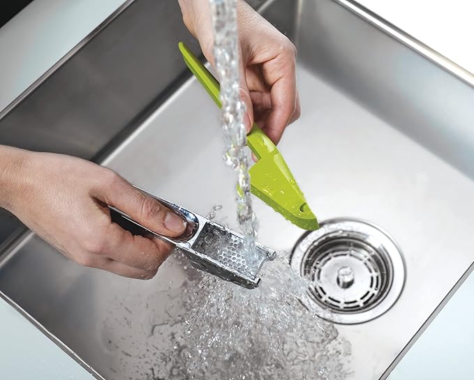 Joseph Joseph Garlic Crusher – Green Stainless Steel Garlic Press Tool