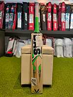 CRICKET BAT BAS VAMPIRE STAR