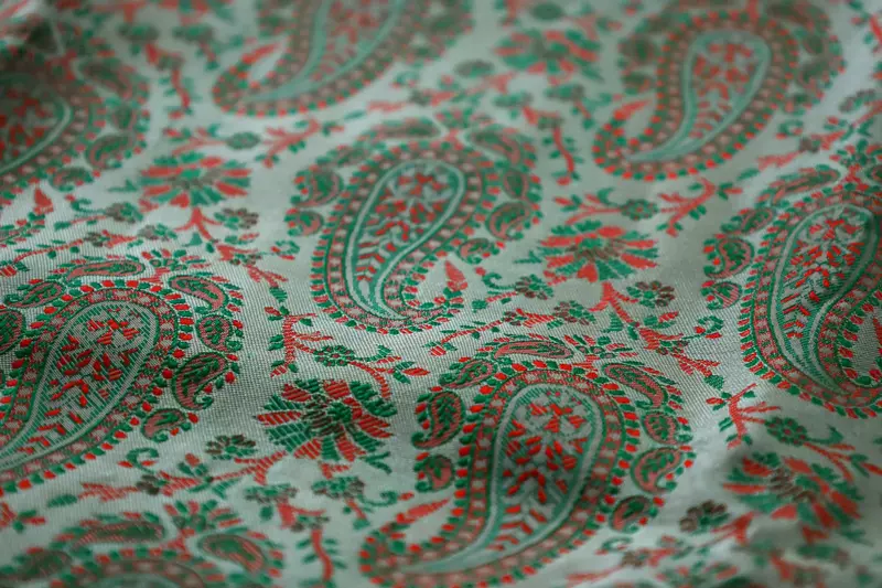 Grey & Pink Paisley Silk Saree with Rich Zari Pallu