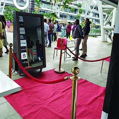 MAGIC MIRROR PHOTOBOOTH