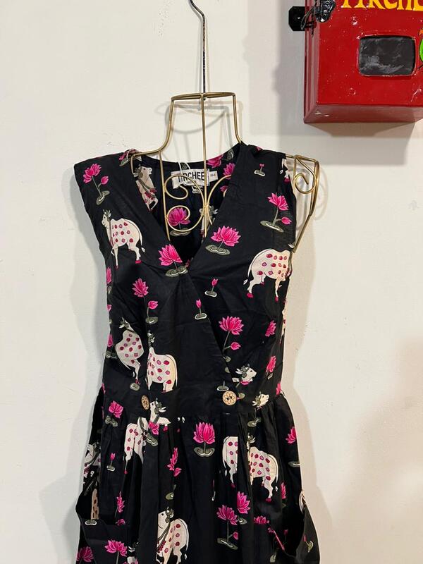 Diya's Sleeve-Less Wrap Dress - Black Pichwai