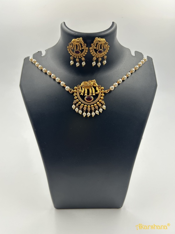 Antique Pearl One Line Choker with Elephant Pendant A1TJ00086 Antique Pearl One Line Choker with Elephant Pendant A1TJ00086