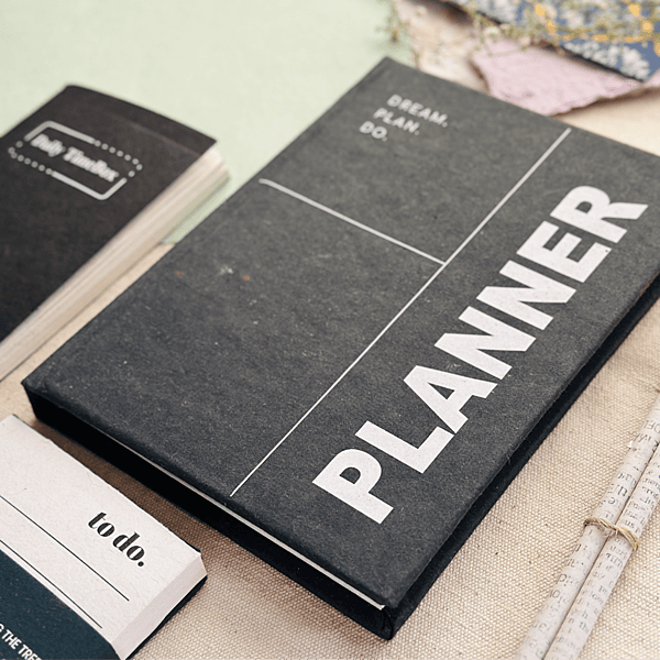 Undated Weekly Planner - Classic Black