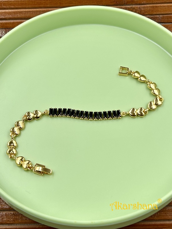 Black Stones Heart Link Bracelet A7FJ00004G