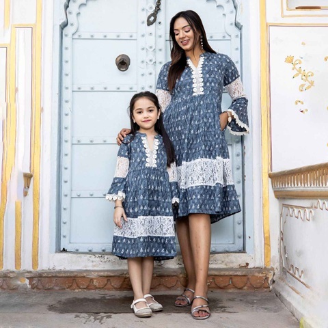 Alluring Mother Daughter Dress Combo Catalogue 2-Grey-1