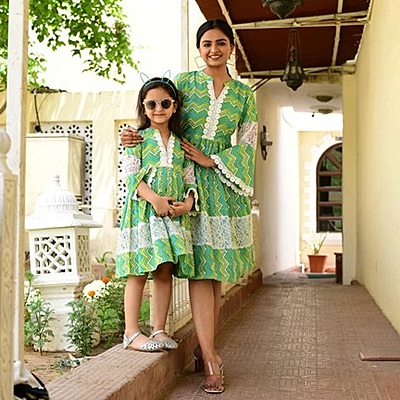Alluring Mother Daughter Dress Combo Catalogue 2-Pista-1