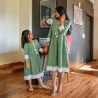 Alluring Mother Daughter Dress Combo Catalogue 5-Green-1