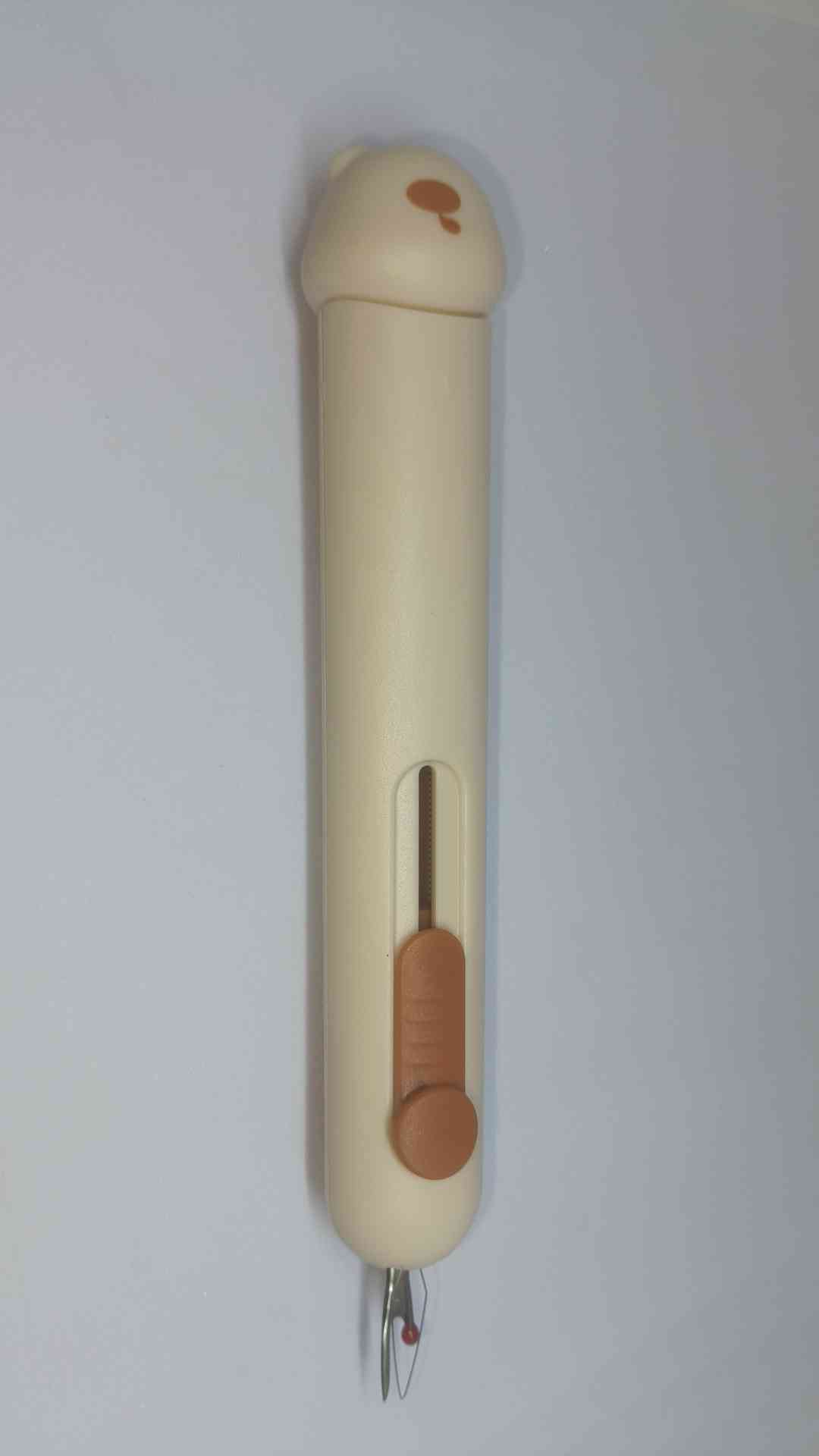 SEAM RIPPER WITH GUARD