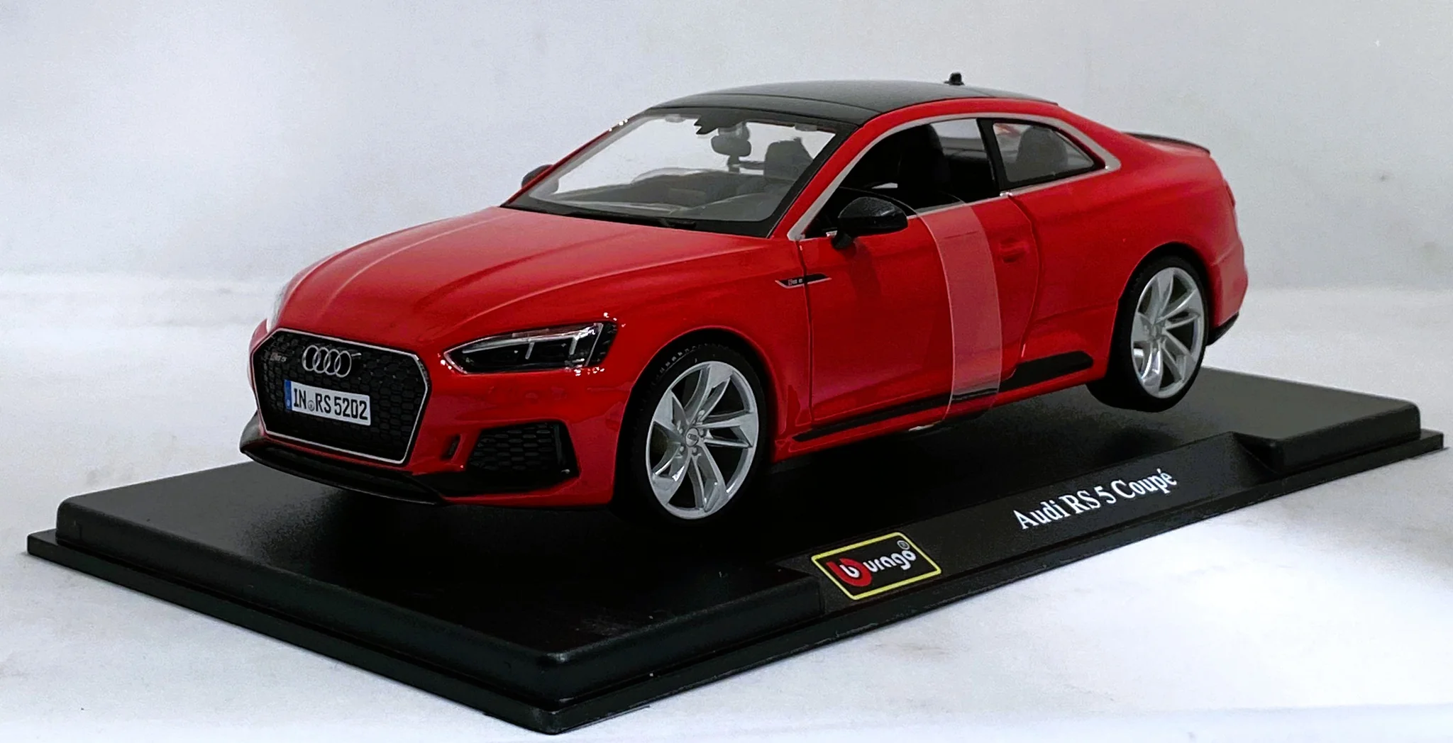 Audi RS 5 Coupe 1:24