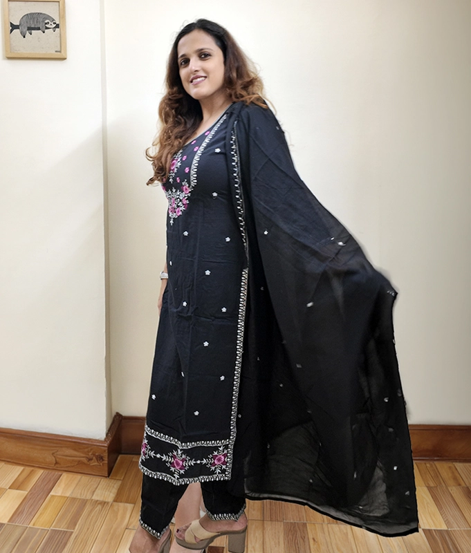 Black Floral Thread Set