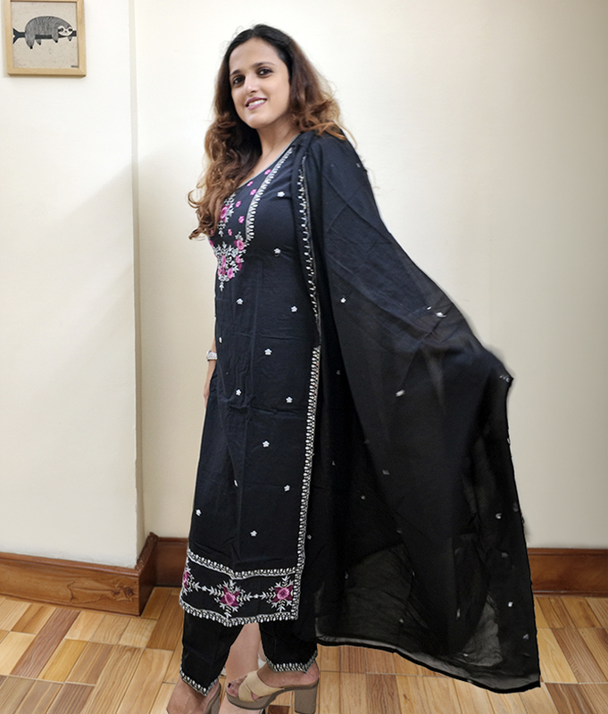 Black Floral Thread Set