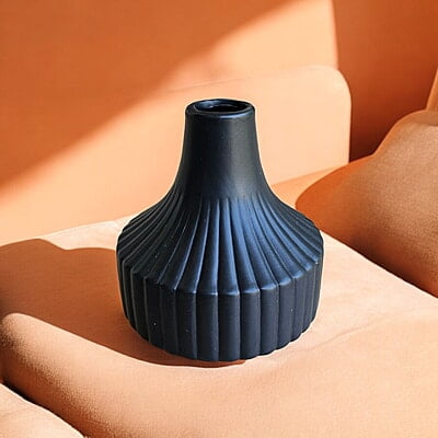 Black Ceramic Vase with Ribbed Design Black Ceramic Vase with Ribbed Design