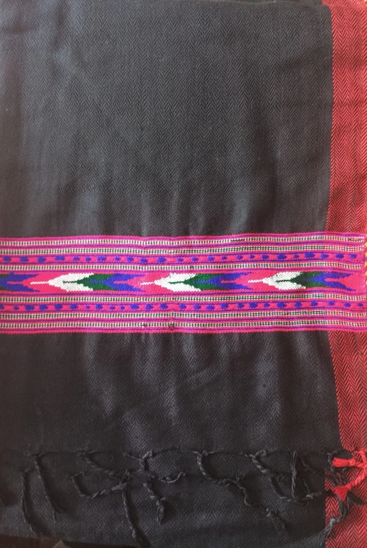 Black with light stril stall