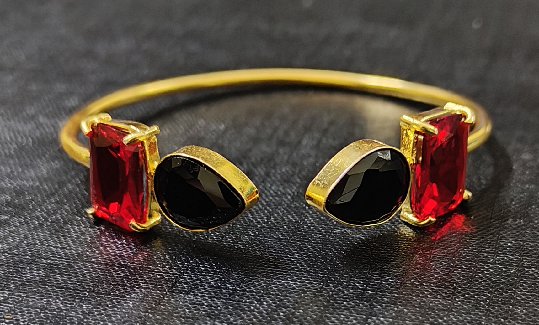 Bracelet - Glass Stone BLack and Red Adjustable