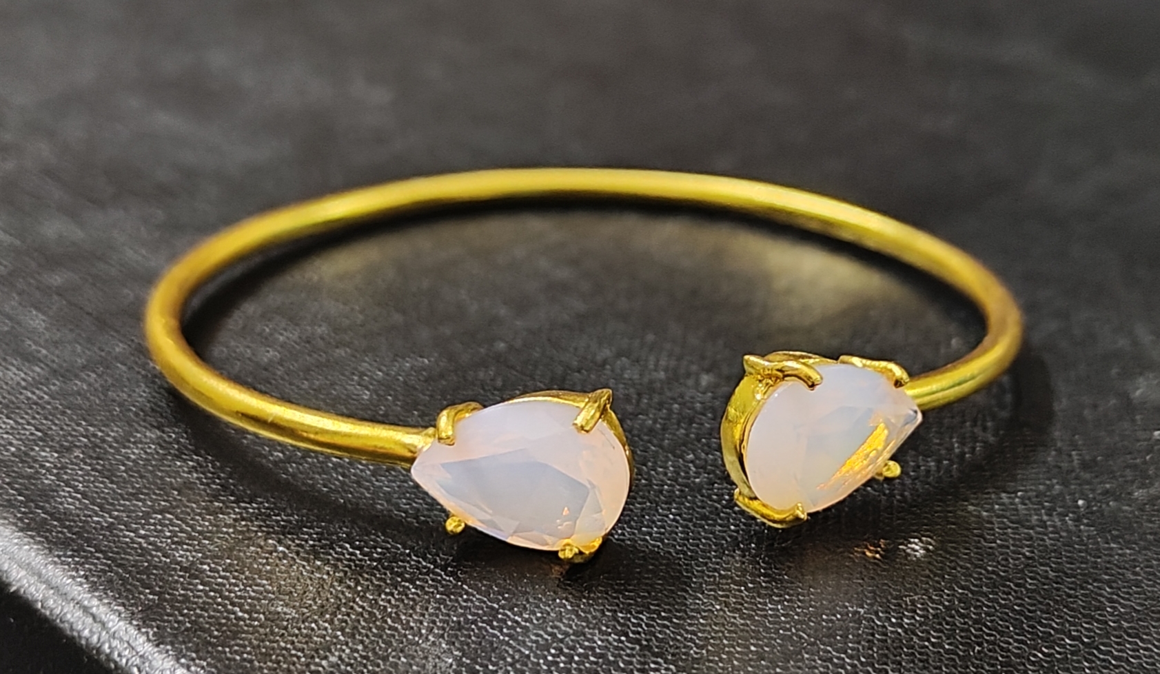 Bracelet - Glass stone with base metal brass pink Adjustable