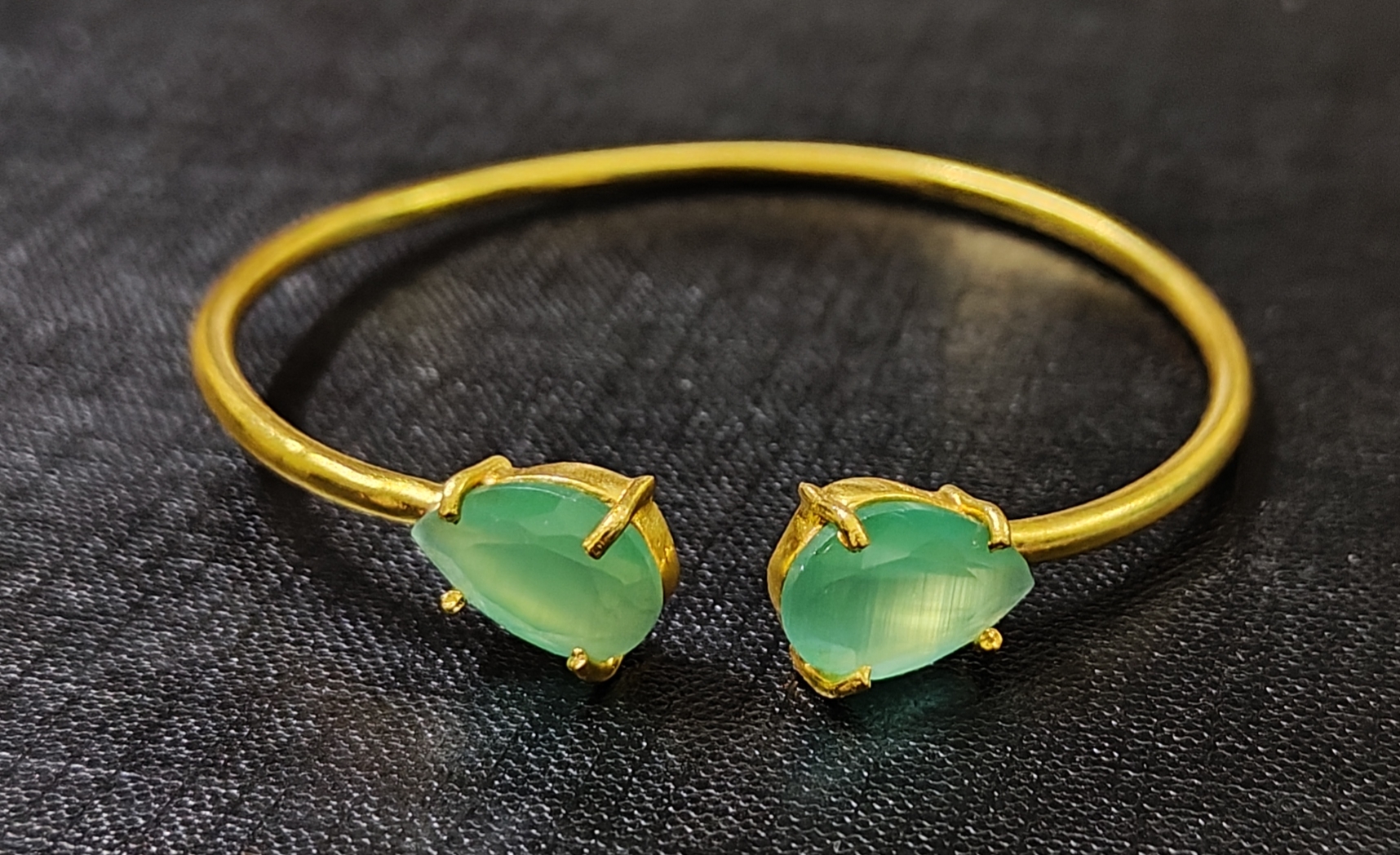 Bracelet - Glass stone with base metal brass Green Adjustable