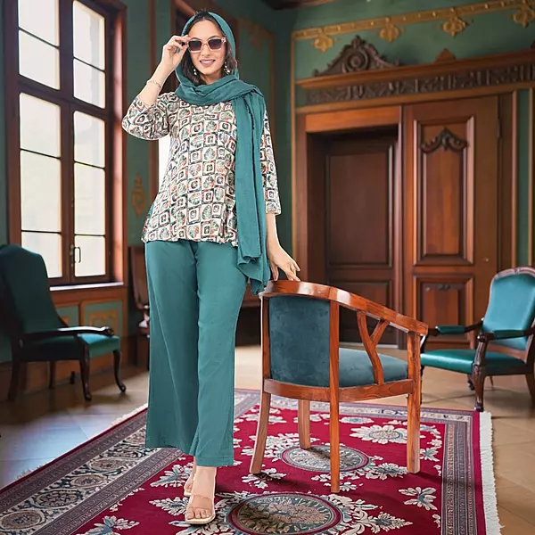 Women Multicolor Crepe Straight Above Knee Geometric Printed Salwar Suit Set
