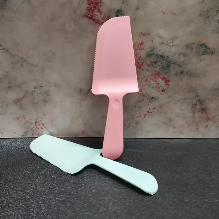 Cake and Serve Scrapper