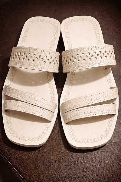 Yatrika Chamba Origins - Off-White Leather Chappal